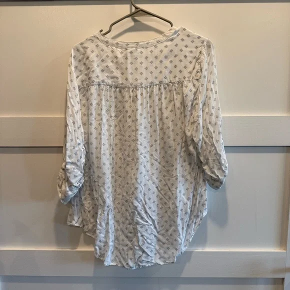 Torrid White Patterned Blouse - Picture 6 of 7
